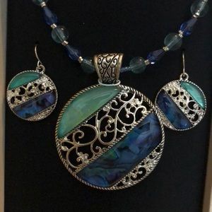 BRAND NEW Necklace & Matching Earrings Set